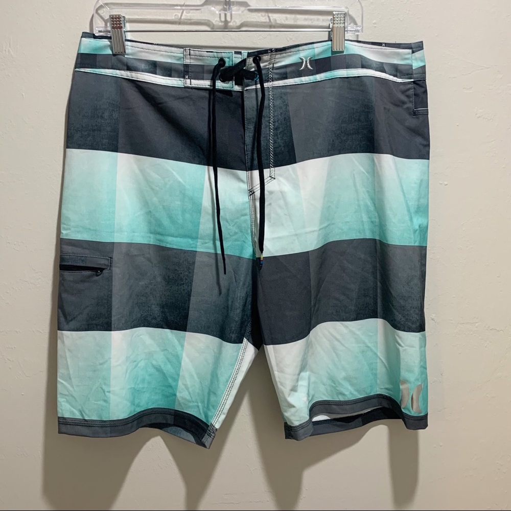 Men’s Blue Green Hurley Board Shorts Size 34.